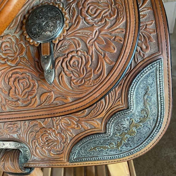 Broken Horn Western Saddle - Picture 10 of 16